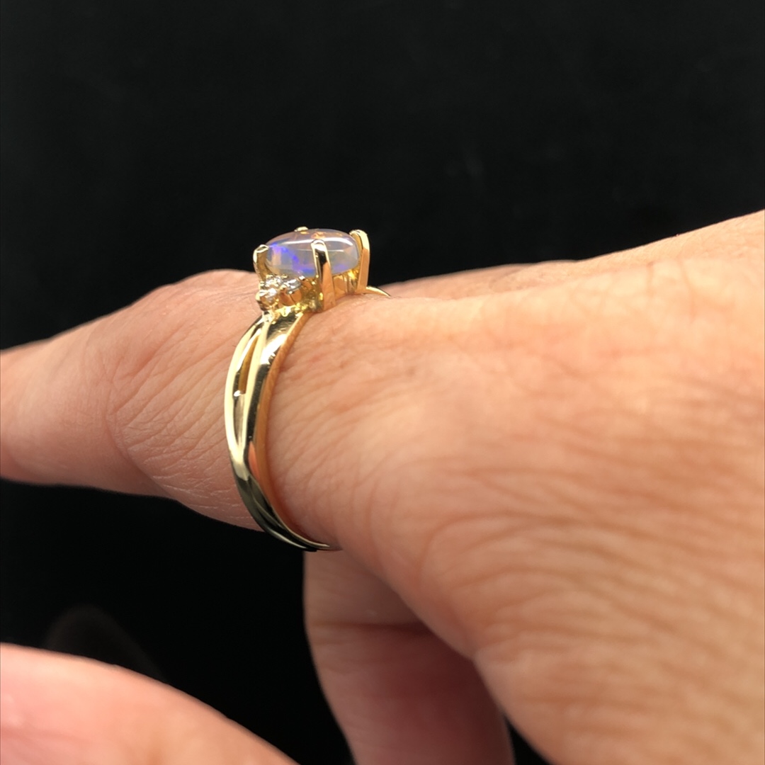 Dreaming of Violet - 18k Yellow Gold Solid White Opal Ring with Diamonds 358 - Image 4