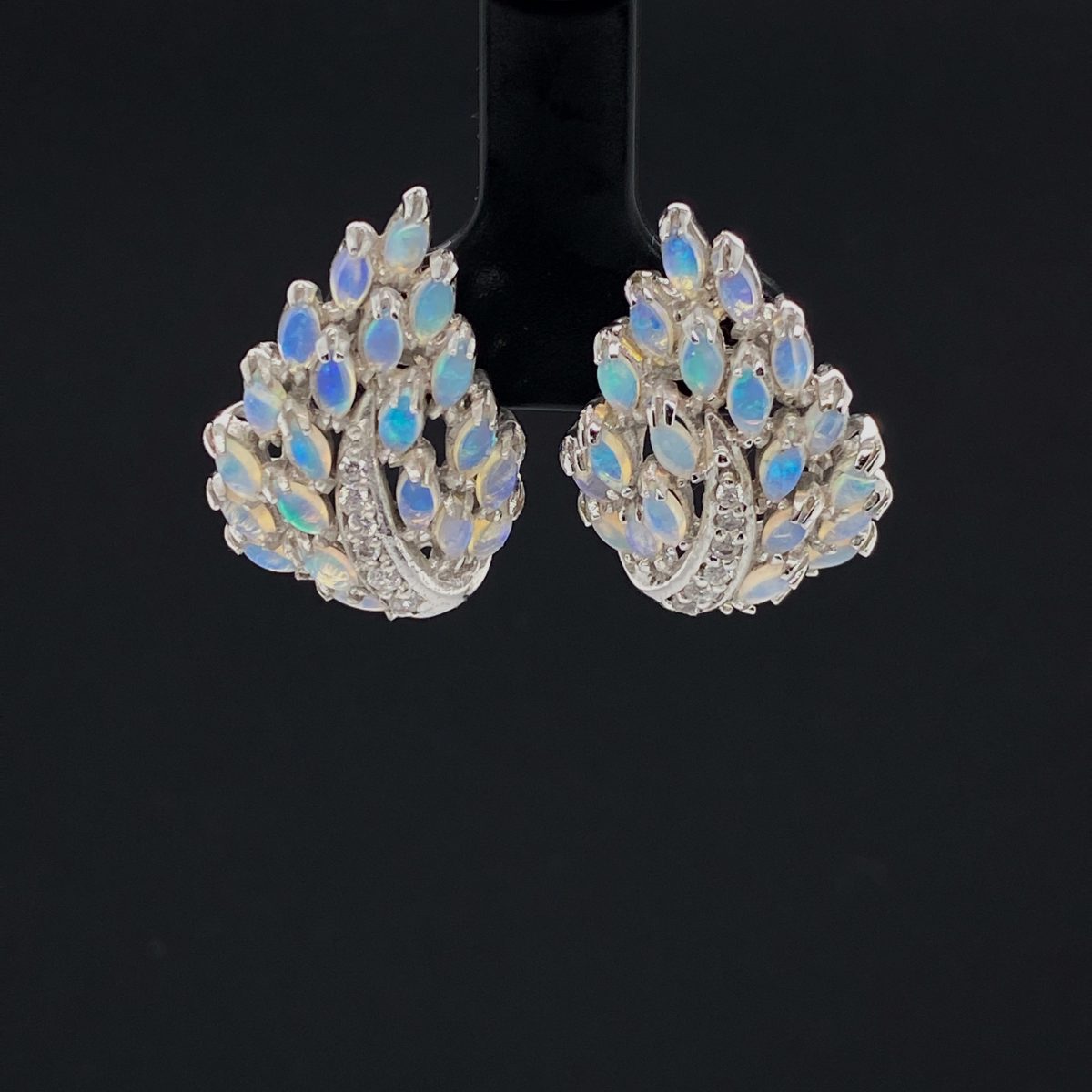 シルバー・天然石・ホワイト・オパール・イヤリング 111